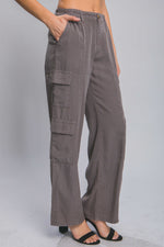 Full-length grey Tencel pants with functional cargo pockets, perfect for casual versatile style.